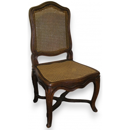 Chaise Louis XV, en noyer. Estampillée