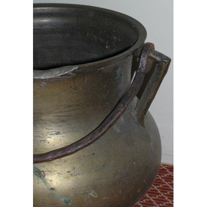 Bronze cauldron. With a handle. Repaired. At  Moinat SA  - Antiques and decorative items