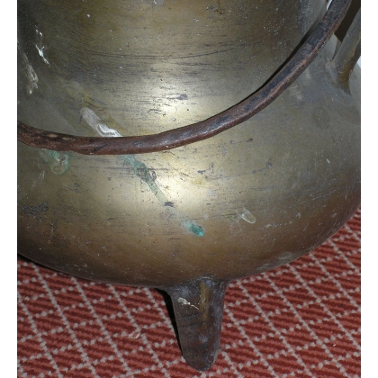 Bronze cauldron. With a handle. Repaired. At  Moinat SA  - Antiques and decorative items