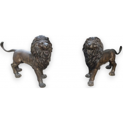 Paire de lions en bronze