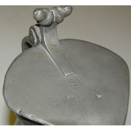 Channe, made of pewter with a ‘G.B’ hallmark, by Moinat SA – Antiques and decorative items