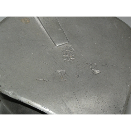 Channe, made of pewter with a ‘G.B’ hallmark, by Moinat SA – Antiques and decorative items