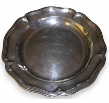 Plat rond festonné, en argent 730gr.