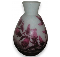 Vase rose, signé A. DELATTE, Nancy, en