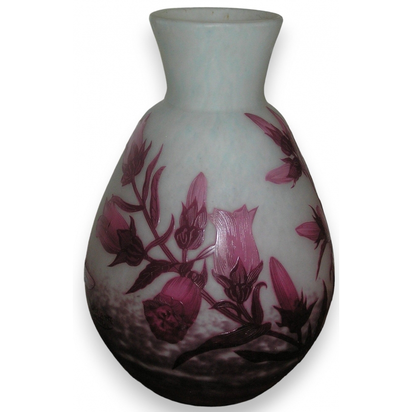 Vase rose, signé A. DELATTE, Nancy, en