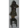 Sculpture \"Jeune fille debout sur un tabouret\"