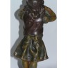 Sculpture \"Jeune fille debout sur un tabouret\"