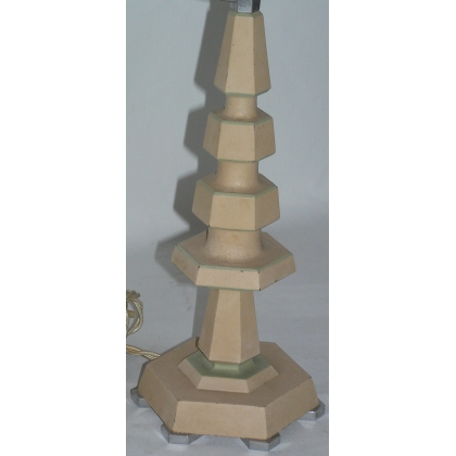  Lampe à facettes, en bois peint. sur  Moinat SA  - Antiquités décoration