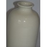  Vase beige en forme de bouteille sur  Moinat SA  - Antiquités décoration