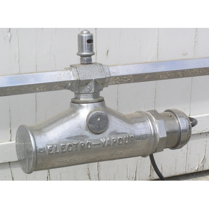 Chrome-plated steel radiator and tumble dryer at  Moinat SA  - Antiques and home décor