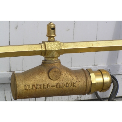 Radiator, gold-coloured steel tumble dryer at  Moinat SA  - Antiques and home décor