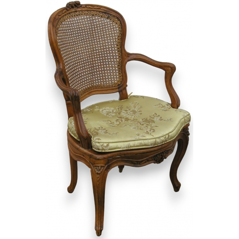 Louis XV Cabriolet armchair. Available from Moinat SA – Antiques and home décor