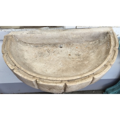  Lavabo en marbre beige sur  Moinat SA  - Antiquités décoration