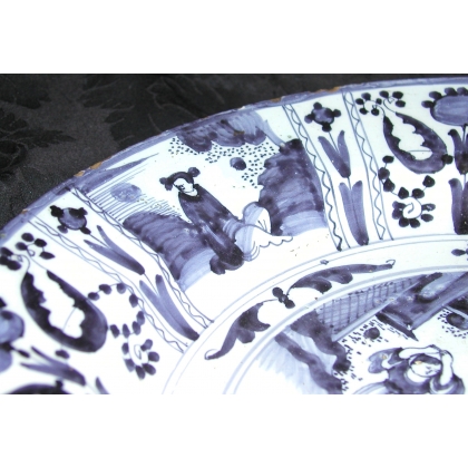 Round plate from DELFT. Decorated with figures. Available from  Moinat SA  - Antiques and home décor