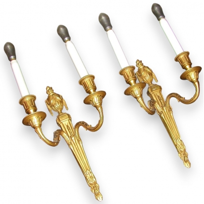  Paire d'appliques Louis XVI à 2 lumières. sur  Moinat SA  - Antiquités décoration