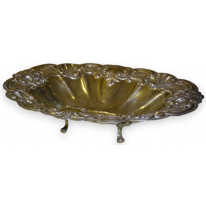 Oval-shaped bowl, made of silver-coloured metal. From Moinat SA – Antiques and home décor