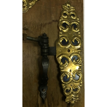  Serrure et deux gonds en fer forgé et sur  Moinat SA  - Antiquités décoration