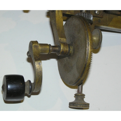 Outil d'horlogerie ancien, en laiton et sur  Moinat SA  - Antiquités décoration
