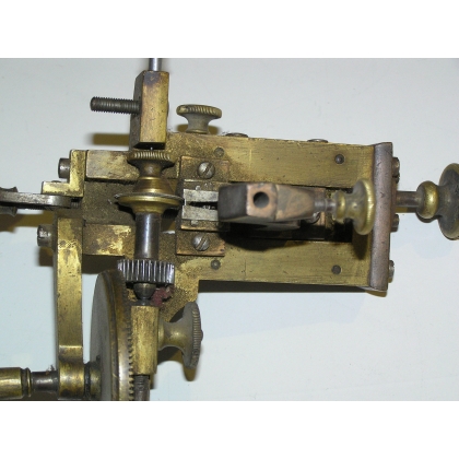  Outil d'horlogerie ancien, en laiton et sur  Moinat SA  - Antiquités décoration