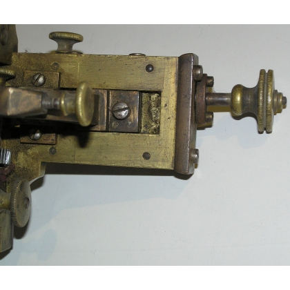 Outil d\'horlogerie ancien, en laiton et acier