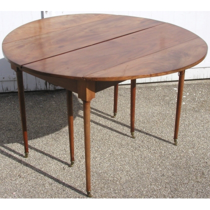  Table 6 pieds sur roulettes. sur  Moinat SA  - Antiquités décoration