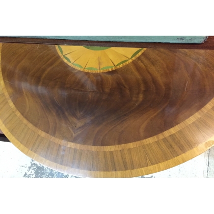  Buffet demi-lune marqueté, en acajou. sur  Moinat SA  - Antiquités décoration