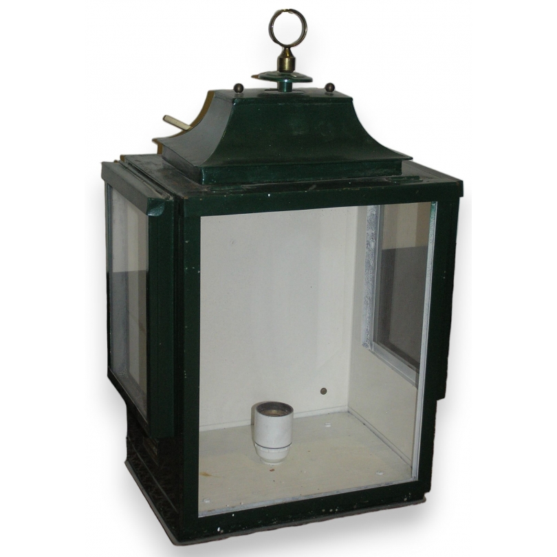 Lantern, made of iron. With a plaque reading ‘Moinat SA’ – Antiques and decorative items