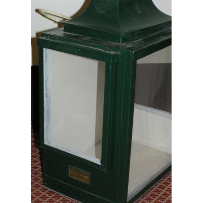Lantern, made of iron. With a plaque reading ‘Moinat SA’ – Antiques and decorative items