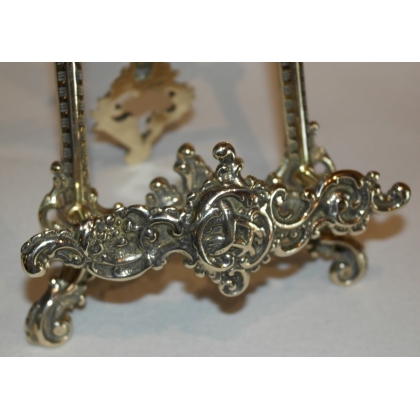 Baroque-style easel in polished brass, from  Moinat SA  - Antiques and home décor