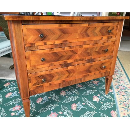  Commode Directoire, en noyer plaqué. sur  Moinat SA  - Antiquités décoration
