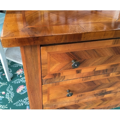  Commode Directoire, en noyer plaqué. sur  Moinat SA  - Antiquités décoration