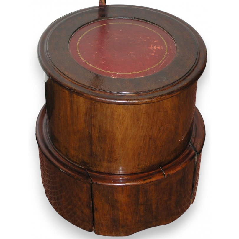Step commode rond, en acajou. Avec