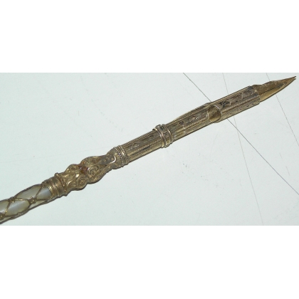 Feather, in gold and mother-of-pearl. France. 19th century, from  Moinat SA  - Antiques and decorative arts