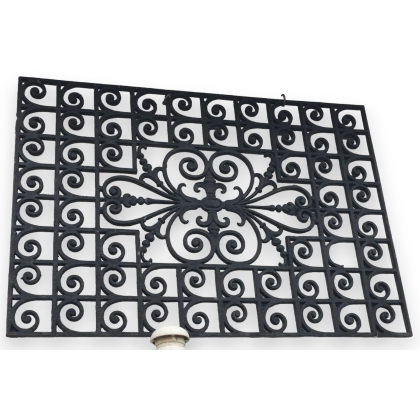  Grille en fer forgé noir sur  Moinat SA  - Antiquités décoration