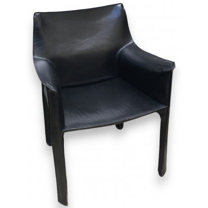 Fauteuil 413 Cab en cuir noir par Mario BELLINI
