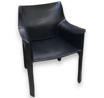 Fauteuil 413 Cab en cuir noir par Mario BELLINI