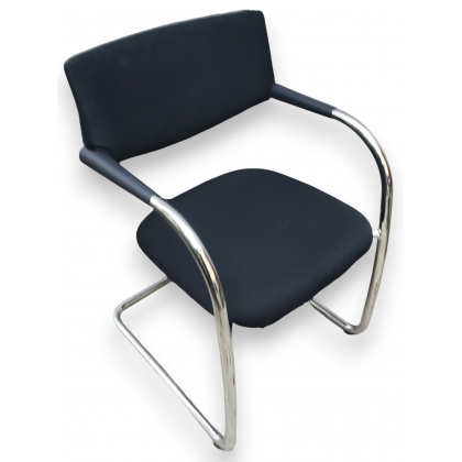 Fauteuil VISAVIS en tissus noir par CITTERIO