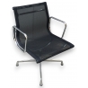 Fauteuil EA108 en résille noire par EAMES