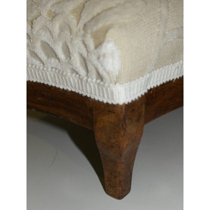 Louis XV footstool upholstered by Moinat SA – Antiques and home décor