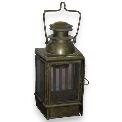 Applique lanterne, en laiton. 1925.
