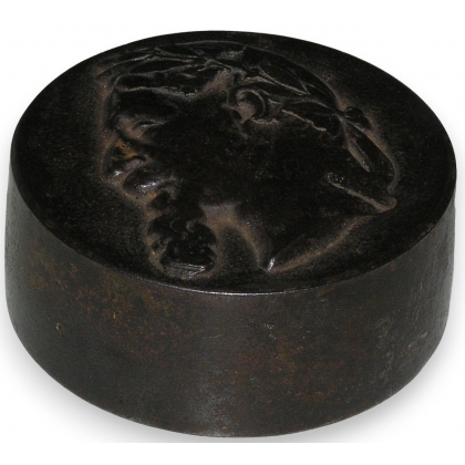 Sceau rond \"Napoléon III\", en fonte.