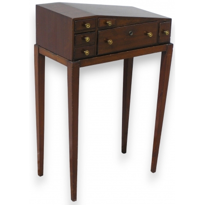  Table style victorien à pan incliné, en sur  Moinat SA  - Antiquités décoration