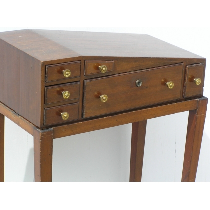  Table style victorien à pan incliné, en sur  Moinat SA  - Antiquités décoration