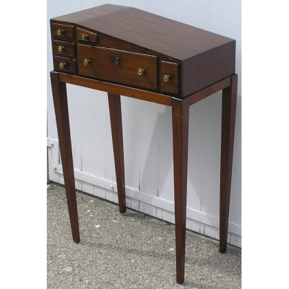  Table style victorien à pan incliné, en sur  Moinat SA  - Antiquités décoration