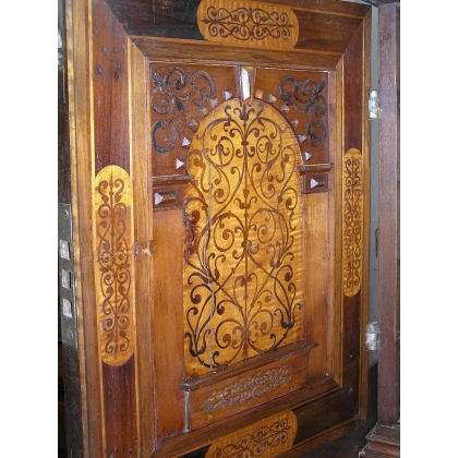  Cabinet Louis XIII, en bois marqueté. sur  Moinat SA  - Antiquités décoration