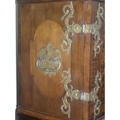  Cabinet Louis XIII, en bois marqueté. sur  Moinat SA  - Antiquités décoration