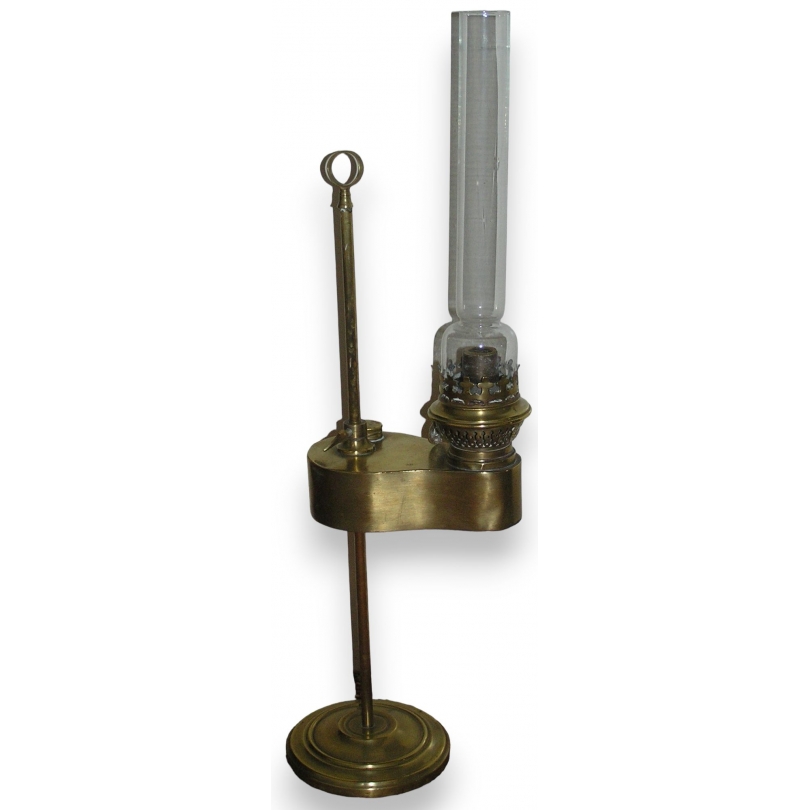 Watchmaker’s quinquet lamp, made of brass. Available from  Moinat SA  – Antiques and home décor