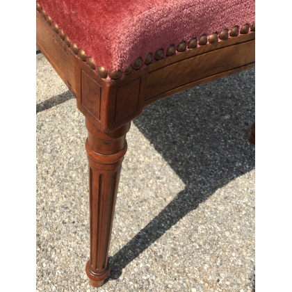 Chaise style Louis XVI Suisse en noyer