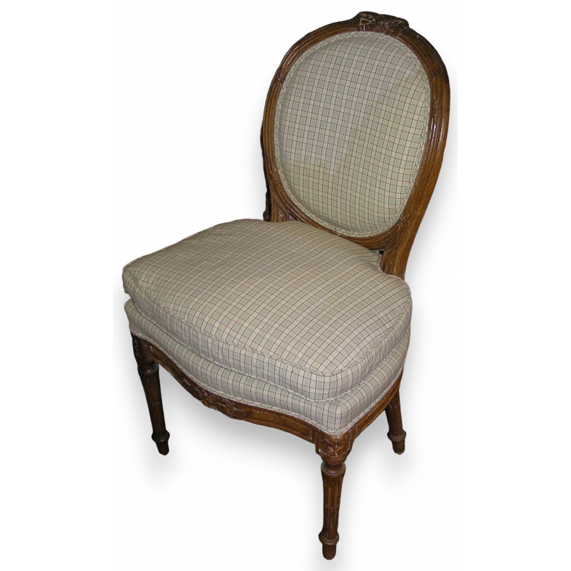 Louis XVI chair with medallion, in beech. at  Moinat SA  - Antiques and home décor