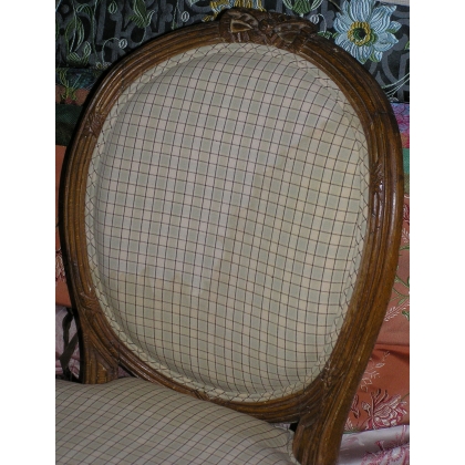 Louis XVI chair with medallion, in beech. at  Moinat SA  - Antiques and home décor
